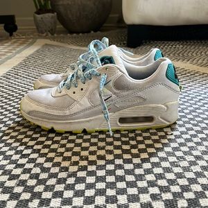 NIKE WOMENS AIR MAX 90 WORLDWIDE